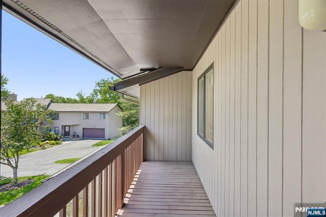 33 Cedarwood Terrace, Woodland Park, NJ 07424