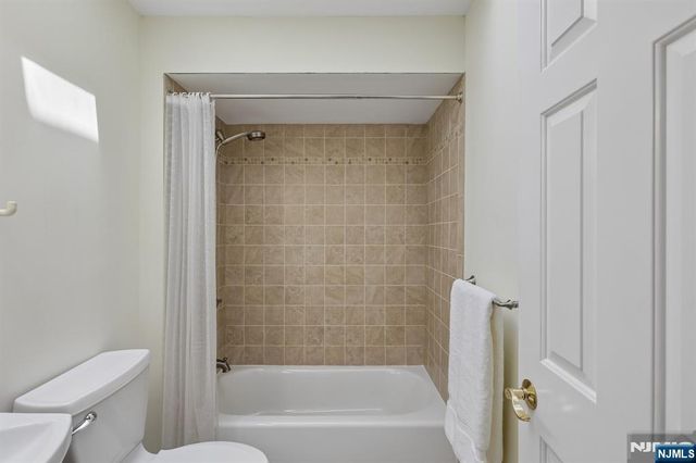 33 Cedarwood Terrace, Woodland Park, NJ 07424