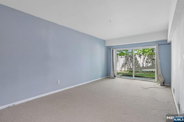33 Cedarwood Terrace, Woodland Park, NJ 07424