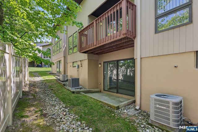 33 Cedarwood Terrace, Woodland Park, NJ 07424