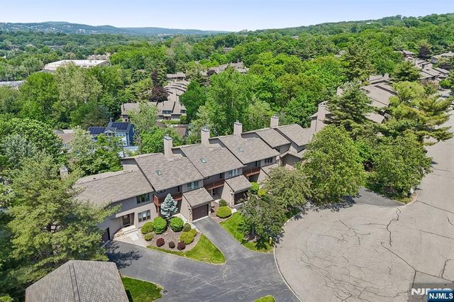 33 Cedarwood Terrace, Woodland Park, NJ 07424