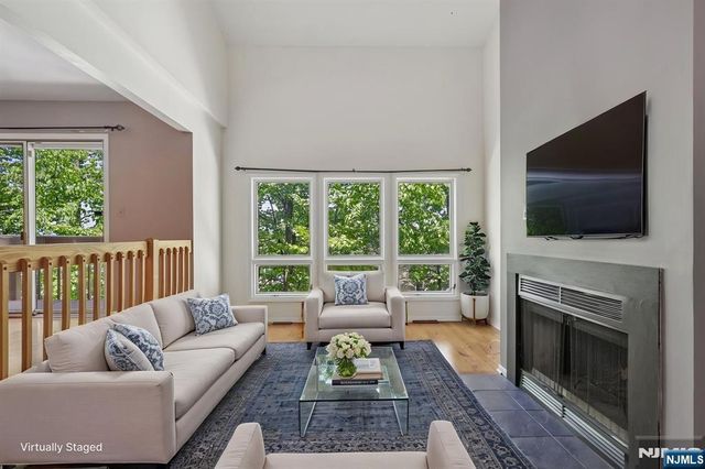 33 Cedarwood Terrace, Woodland Park, NJ 07424