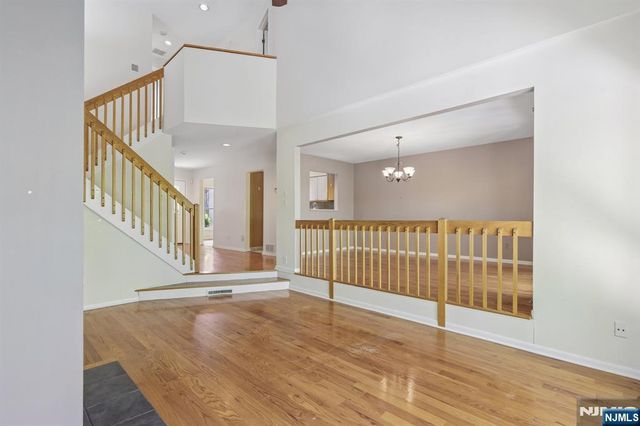 33 Cedarwood Terrace, Woodland Park, NJ 07424