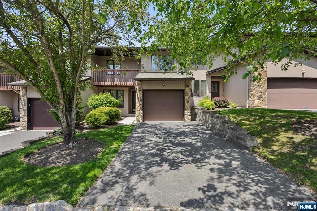 33 Cedarwood Terrace, Woodland Park, NJ 07424