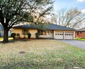 201 Martin Drive, Lancaster, TX 75146