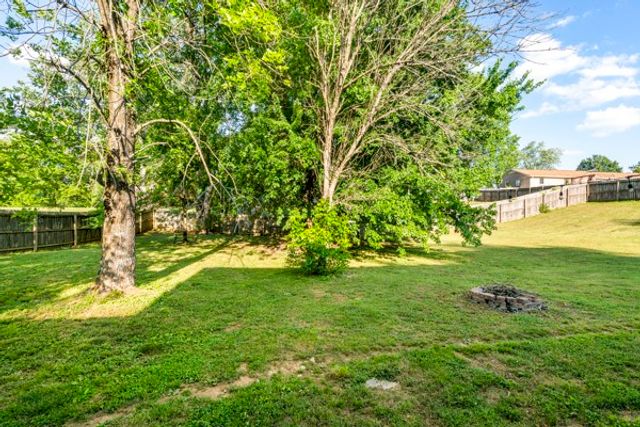 504 Lookout Dr, Columbia, TN 38401