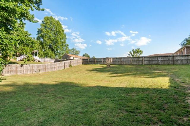 504 Lookout Dr, Columbia, TN 38401