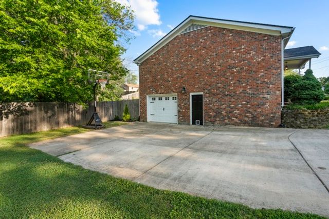 504 Lookout Dr, Columbia, TN 38401