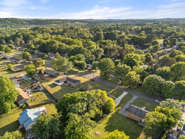 504 Lookout Dr, Columbia, TN 38401