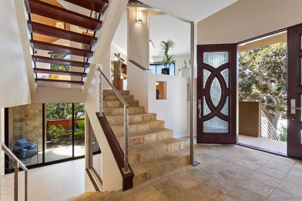 Image 13 of property listing at 2709 Unicornio Street, Carlsbad, CA 92009