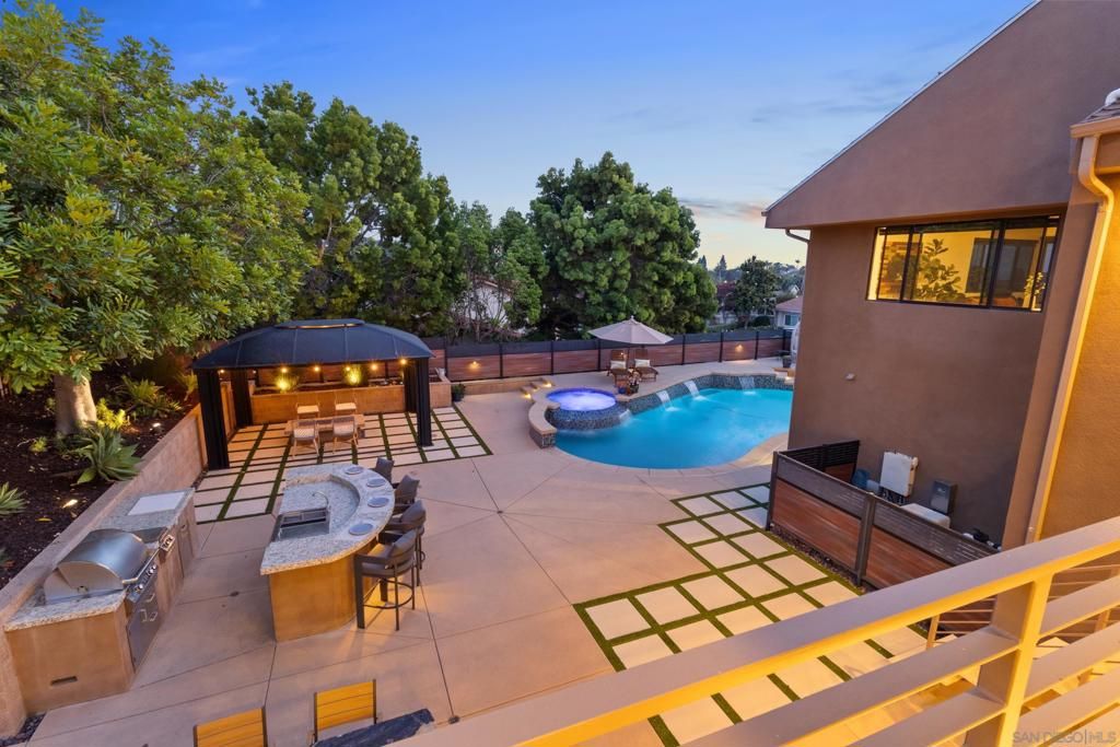 Image 38 of property listing at 2709 Unicornio Street, Carlsbad, CA 92009