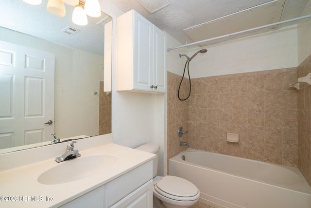 8539 GATE Parkway 424, Jacksonville, FL 32216