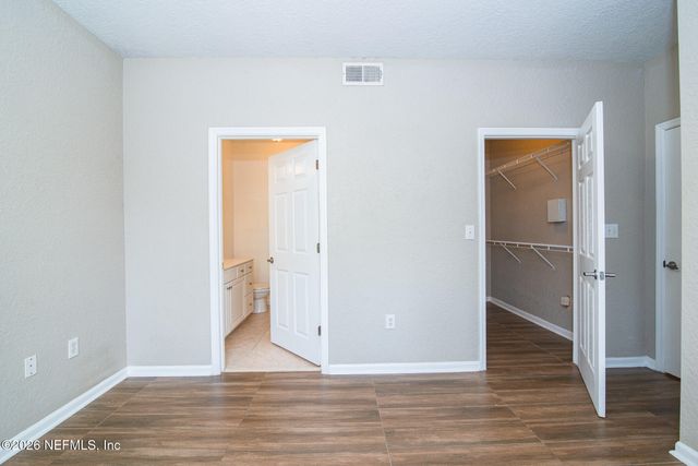 8539 GATE Parkway 424, Jacksonville, FL 32216