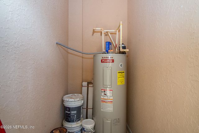 8539 GATE Parkway 424, Jacksonville, FL 32216