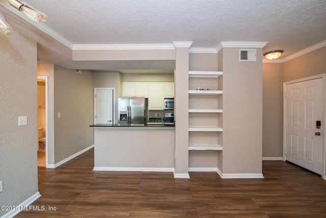 8539 GATE Parkway 424, Jacksonville, FL 32216