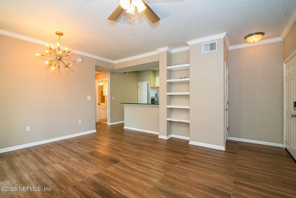 8539 GATE Parkway 424, Jacksonville, FL 32216