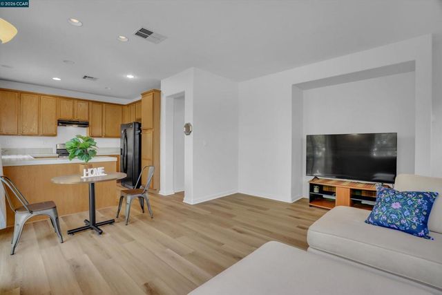 277 Kapalua Bay Cir, Pittsburg, CA 94565