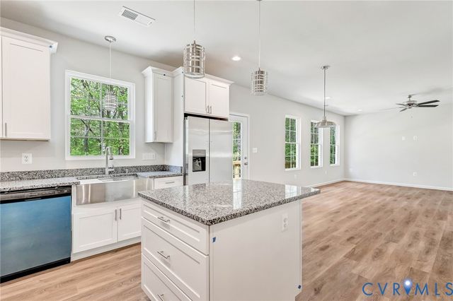 93 Albertson Ct, Ruther Glen, VA 22546