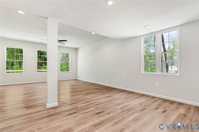 93 Albertson Ct, Ruther Glen, VA 22546