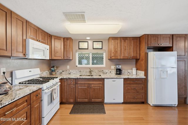 267 W Tuna Drive, Green Valley, AZ 85614