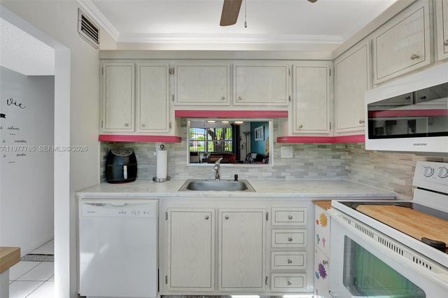 5003 NW 35th Street 408, Lauderdale Lakes, FL 33319