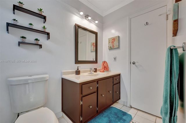 5003 NW 35th Street 408, Lauderdale Lakes, FL 33319