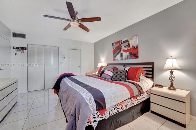 5003 NW 35th Street 408, Lauderdale Lakes, FL 33319