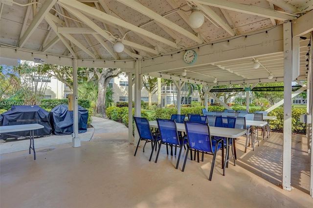 5003 NW 35th Street 408, Lauderdale Lakes, FL 33319