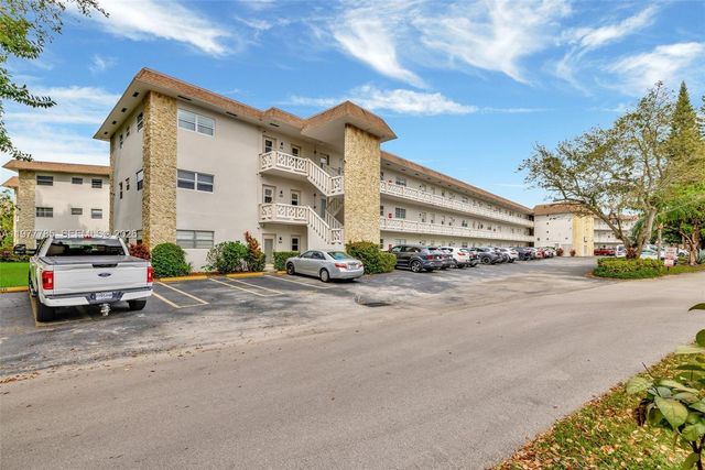 5003 NW 35th Street 408, Lauderdale Lakes, FL 33319