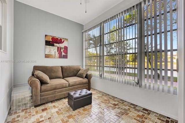 5003 NW 35th Street 408, Lauderdale Lakes, FL 33319