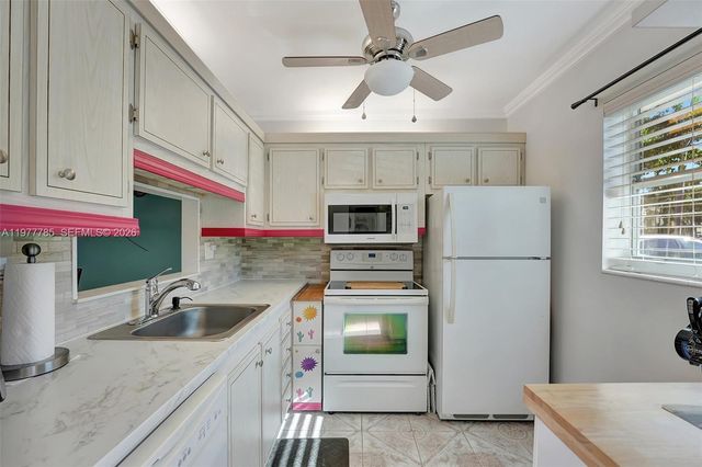 5003 NW 35th Street 408, Lauderdale Lakes, FL 33319