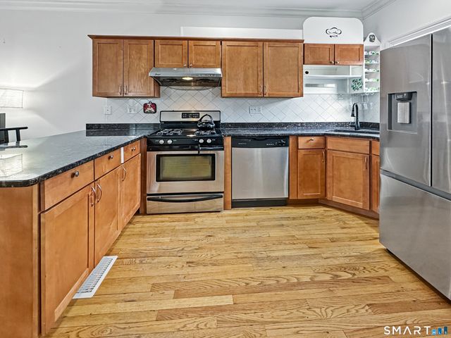 296 Hamilton Avenue 30, Norwich, CT 06360