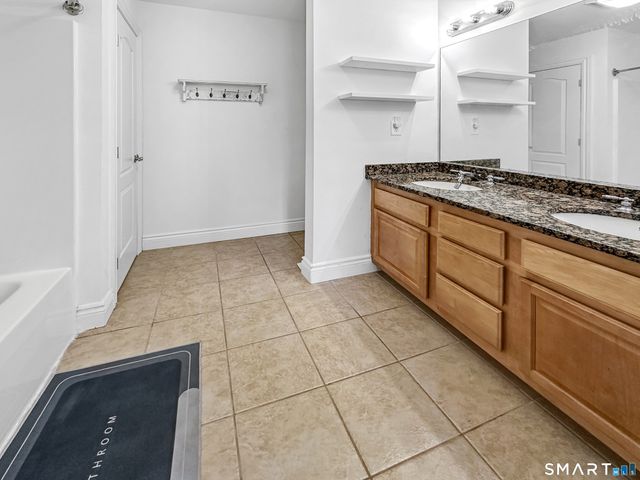 296 Hamilton Avenue 30, Norwich, CT 06360