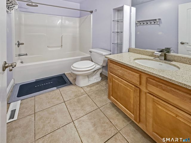 296 Hamilton Avenue 30, Norwich, CT 06360