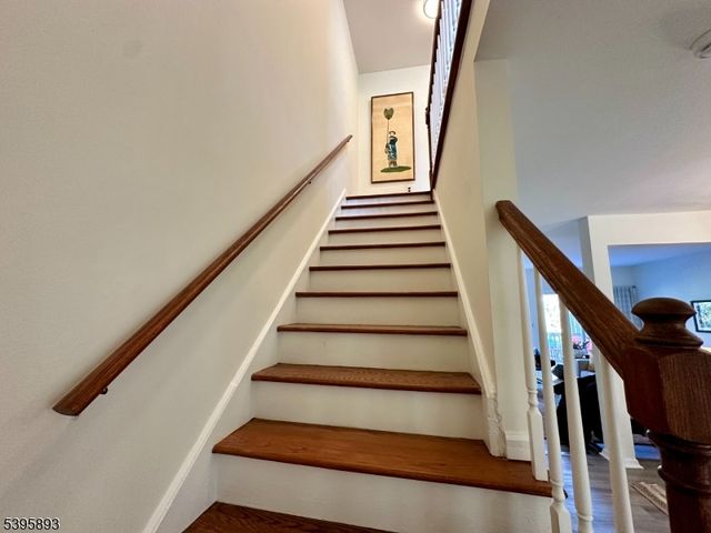 44 Canterbury Ln, New Milford Boro, NJ 07646