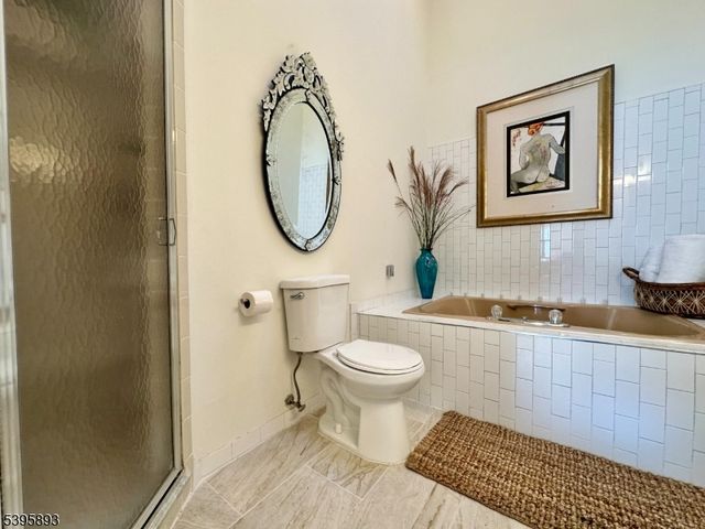 44 Canterbury Ln, New Milford Boro, NJ 07646