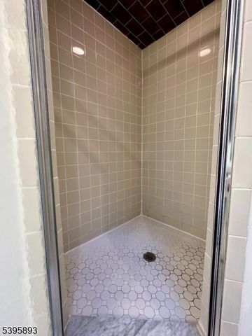 44 Canterbury Ln, New Milford Boro, NJ 07646