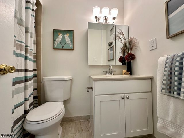 44 Canterbury Ln, New Milford Boro, NJ 07646