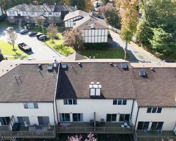 44 Canterbury Ln, New Milford Boro, NJ 07646