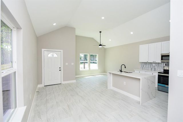 16974 W Lynbrook, Montgomery, TX 77316