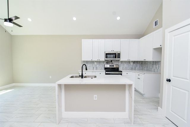 16974 W Lynbrook, Montgomery, TX 77316