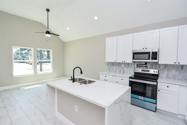 16974 W Lynbrook, Montgomery, TX 77316