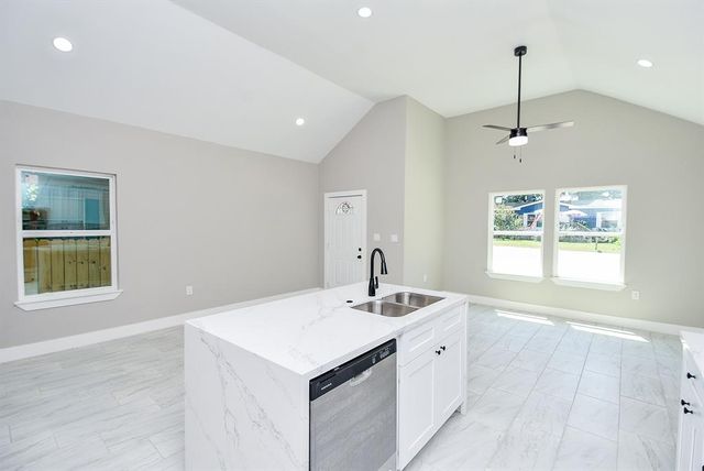 16974 W Lynbrook, Montgomery, TX 77316