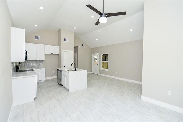 16974 W Lynbrook, Montgomery, TX 77316