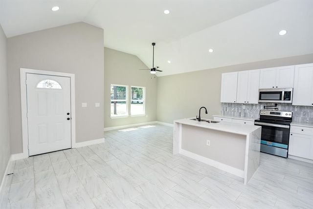 16974 W Lynbrook, Montgomery, TX 77316