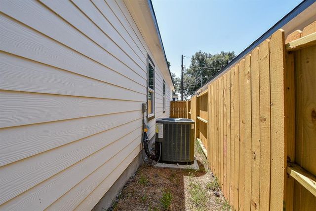 16974 W Lynbrook, Montgomery, TX 77316
