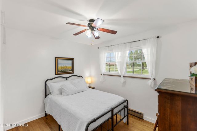 786 Swan Pond Circle Rd, Harriman, TN 37748