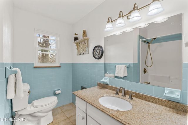 786 Swan Pond Circle Rd, Harriman, TN 37748