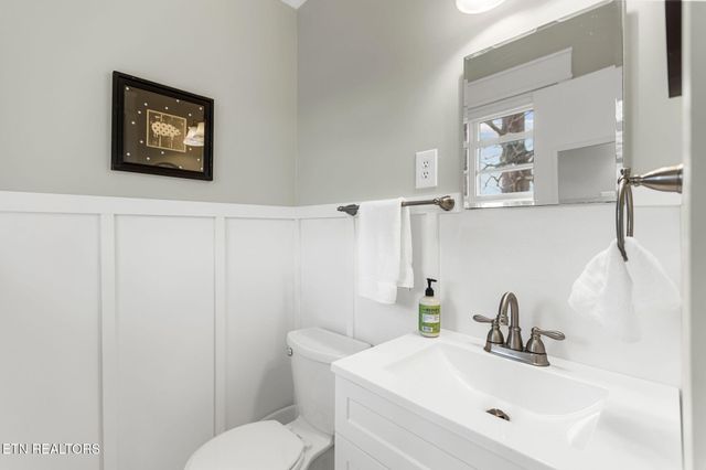 786 Swan Pond Circle Rd, Harriman, TN 37748