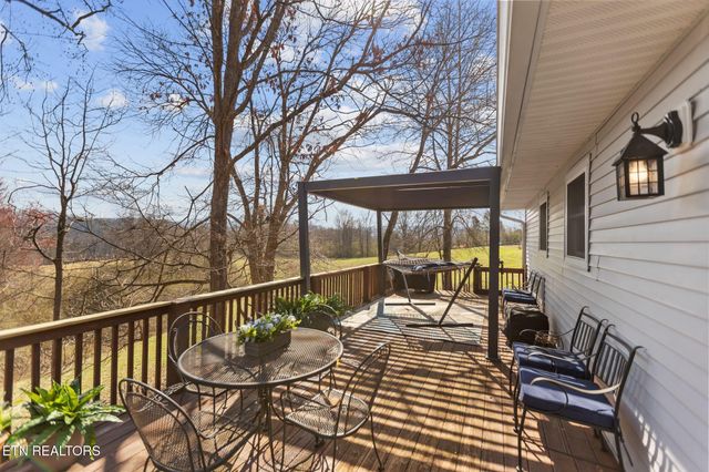 786 Swan Pond Circle Rd, Harriman, TN 37748